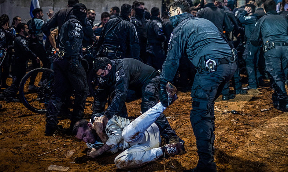 Столкновение протестующих с полицией, 27 марта 2023 года