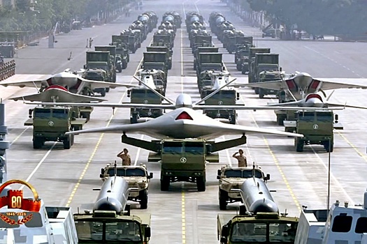 На параде в Пекине беспилотные истребители удивили своими размерами