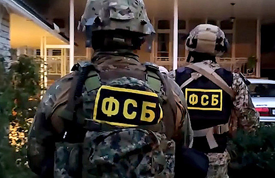 «Оперативники опять работают во дворцах»: ФСБ проводит обыски в ГИБДД Ростова