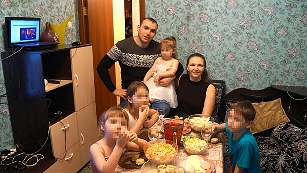 Губернатор Новосибирской области после запроса RT пообещал помочь многодетной матери с жильём