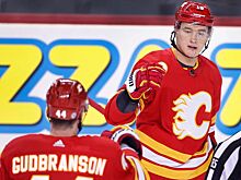 Фол Никиты Задорова на Евгении Малкине в НХЛ, пытался спровоцировать на нарушение в матче «Питтсбурга» и «Калгари»