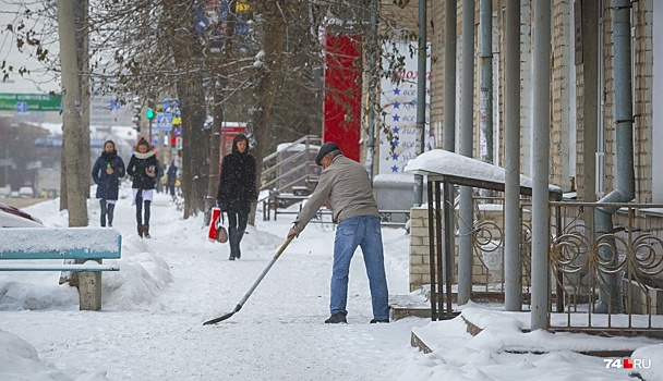Дворники-невидимки: в челябинских дворах начнут убирать снег по особому графику
