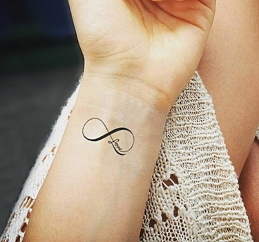 Красивые тату на руке для девушек со смыслом (65 фото-идей)