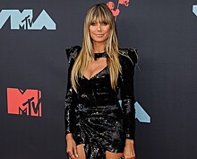 Хайди Клум с эффектным декольте и в мини, Адриана Лима в прозрачном платье и другие звезды на MTV Video Music Awards 2019