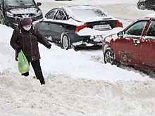 В Нижнем Новгороде устраняют последствия аномального снегопада