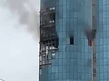 Беспилотник ВСУ врезался в «Грозный-Сити», на нескольких этажах обрушился фасад. Что известно об атаке на Чечню?