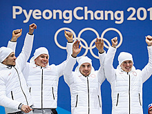 Российским лыжникам вручили серебряные медали на Играх