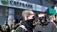 Отделение Сбербанка в Одессе работает, несмотря на блокаду радикалами
