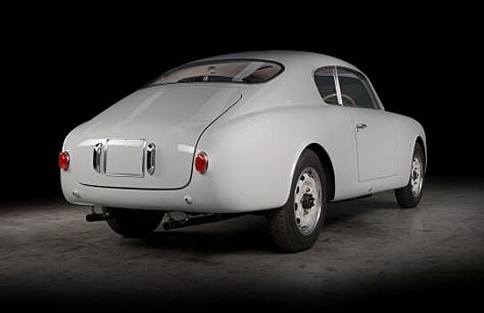 Полностью ржавый Lancia Aurelia B20 GT был восстановлен Торнли Келхэмом