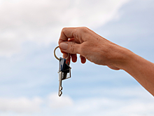 Суд обязал продавца квартиры по «схеме Долиной» вернуть деньги покупателю. Что известно