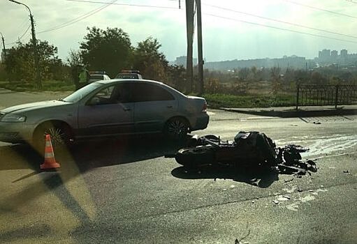 В Орле госпитализирован мотоциклист после столкновения с «Октавией»