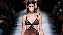 Адам и Ева, сексуальное кружево и прозрачные платья в новой коллекции Christopher Kane Fall 2020