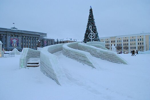 Главные елки разочаровали жителей Ижевска, Нижнего Новгорода и Кирова