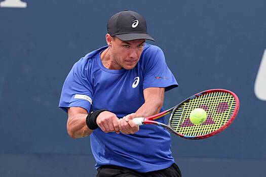 Отобравший подписанную теннисистом кепку у мальчика миллионер извинился за свой поступок