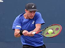 Отобравший подписанную теннисистом кепку у мальчика миллионер извинился за свой поступок