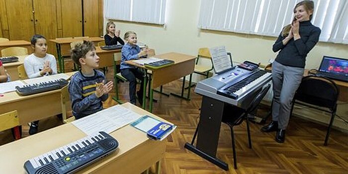 Собянин: власти Москвы скоро примут решение по повышению грантов педагогам школ искусств
