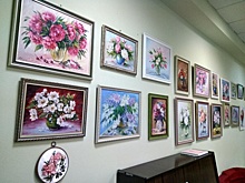 На Коровинском шоссе открылась персональная выставка «Цветочное настроение»