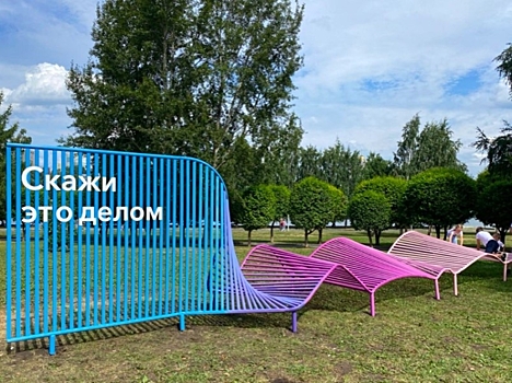 В Екатеринбурге хотят восстановить розово-голубой "поваленный забор" у Драмтеатра