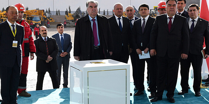 Золотые горы: президент Таджикистана запустил горно-обогатительное предприятие