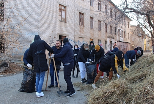 Волонтеры благоустроили территорию Волгоградского хосписа