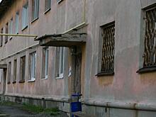 Подъезд одного из домов в Омске затопило фекалиями: ответ мэрии