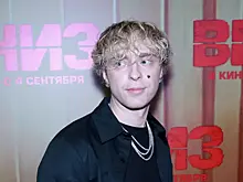 Без поцелуя и вызывающей одежды: Егор Крид изменил скандальный номер после перепалки с Мизулиной