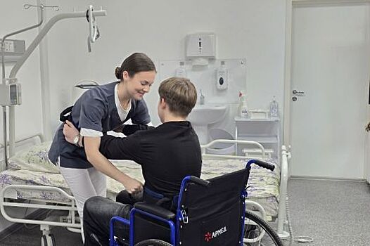 Более 200 юных уральцев посетили Свердловский областной медицинский колледж в рамках Дня открытых дверей