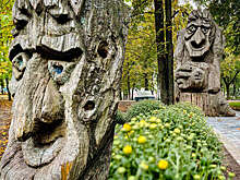 В Парке пионеров Курска оставили деревянную скульптуру Бабы-яги