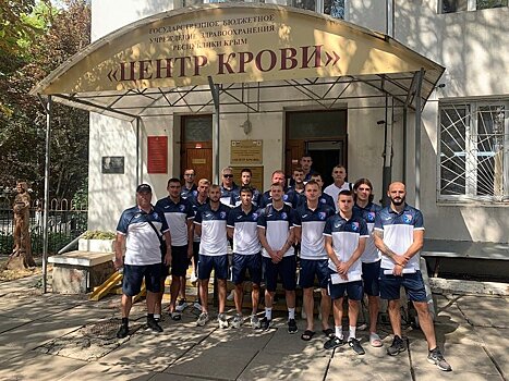 Игроки и тренеры «Таврии» сдали кровь: «Это долг каждого гражданина, которому здоровье это позволяет! Хотим, чтобы все совершеннолетние жители Крыма стали донорами»