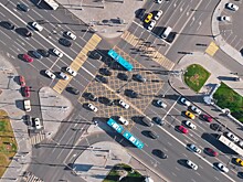 Камеры в Москве стали фиксировать остановку автомобиля на направляющих островках