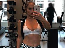 Гриль в нижнем белье и спорт без лифчика: 6 пруфов, что Джей Ло еще горяча