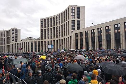 Движение транспорта в центре Москвы будет ограничено из-за митинга