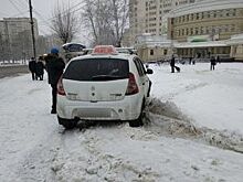 Во Владимире такси чуть не влетело в остановку