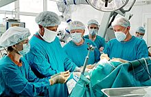 Главный нейрохирург России прооперировал маленькую тюменку с эпилепсией