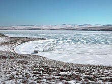 Туристов на Байкале продолжают вывозить на лед