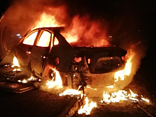 На Богашевском тракте автомобиль снес остановку и загорелся