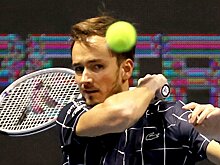 Агент Медведева объяснил отказ теннисиста от российского флага