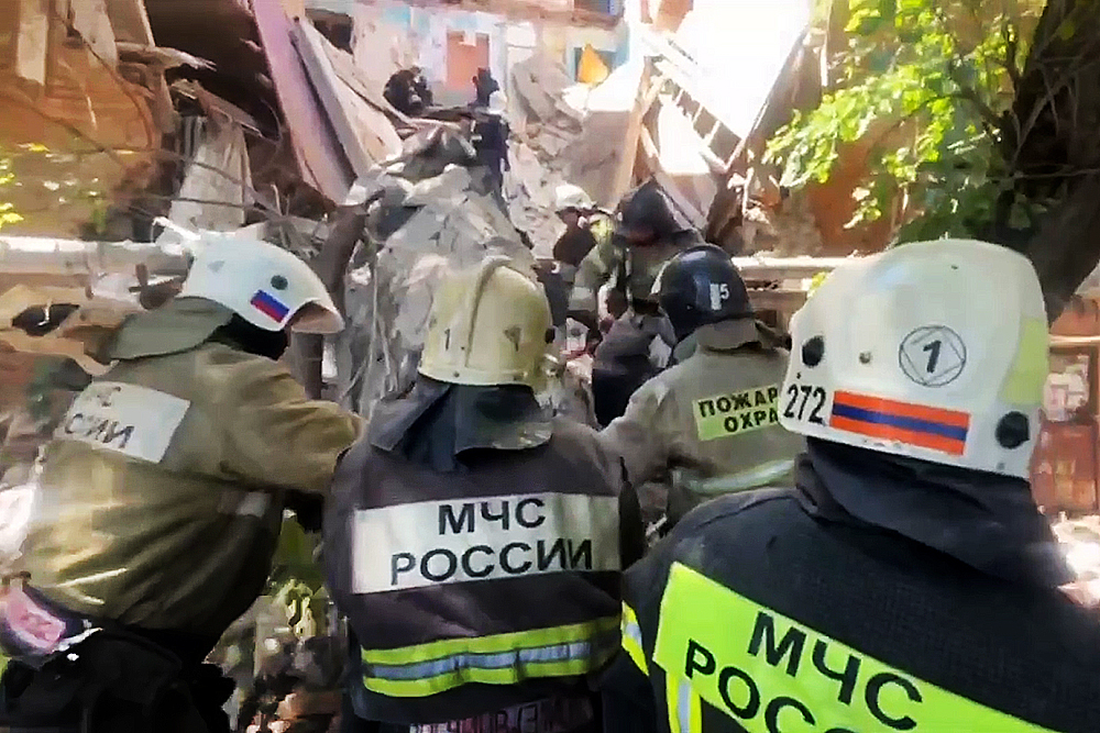 Трое пострадавших при обрушении дома в Астрахани оказались фейком