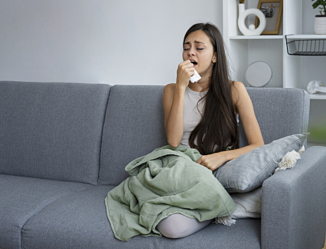 Почему нельзя прикрывать нос ладонью при чихании