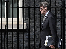 Британские власти не проверили связь своего посла в США с Эпштейном