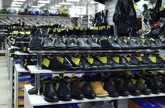 В калужском магазине таможенники обнаружили партию контрафактной обуви
