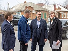 Юрий Слюсарь побывал в Таганроге на месте падения обломков БПЛА