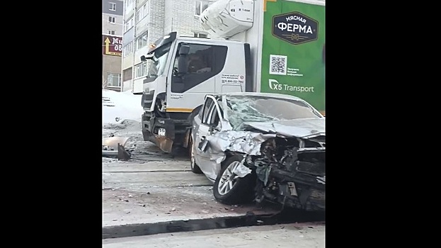 В Вологде мужчина не справился с управлением автомобилем и выехал на встречную полосу