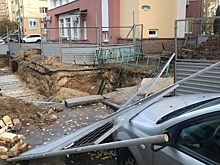 Пожарная машина не смогла подъехать к горящему дому в Верхних Печерах из-за коммунальных раскопок