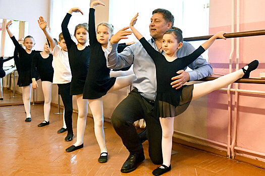 Гедиминас Таранда открыл балетный класс в Белорусском Полесье
