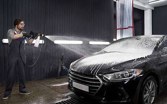 Автомобиль повредили на мойке: что делать