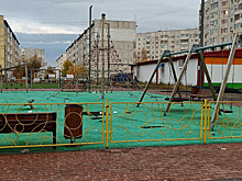 «Не понимаю, как можно так нагадить»: жители Надыма разочарованы поведением подростков на детской площадке