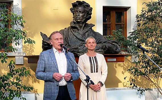 Уникальную галерею живых роз редчайших сортов представят в музее Пушкина на Пречистенке