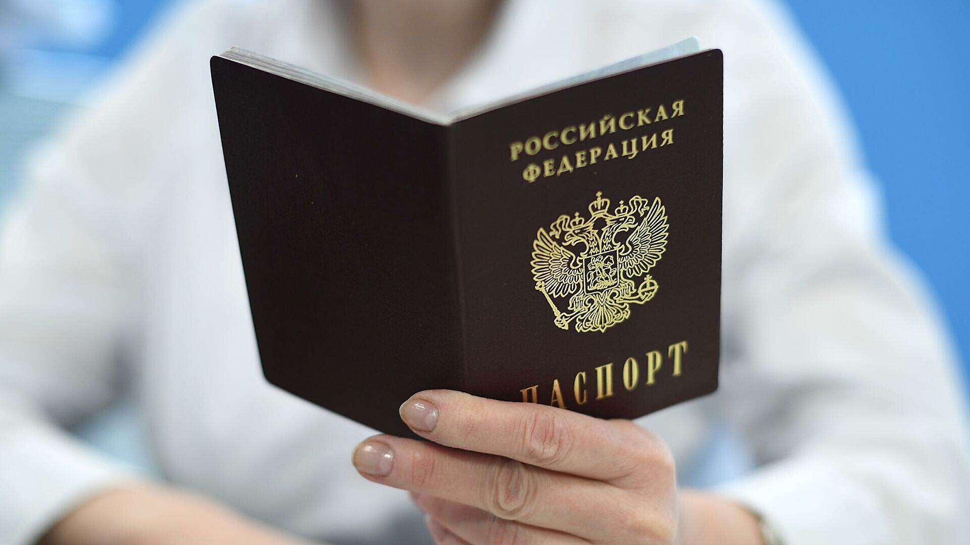 Россиянам разрешили не ставить в паспорт штамп о браке и детях