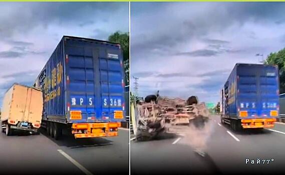 Небольшой грузовик проиграл в противостоянии с большегрузом в Китае